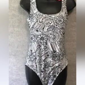 Catalina Women’s One Piece Medium Swimsuit EUC